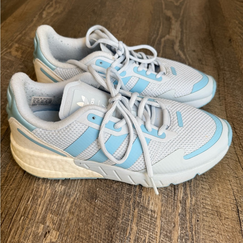 Adidas Women's ZX 1K Boost shoes in the 'Halo Blue' colorway